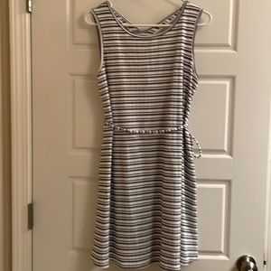 Jessica Simpson maternity dress size medium XL. White/navy blue.